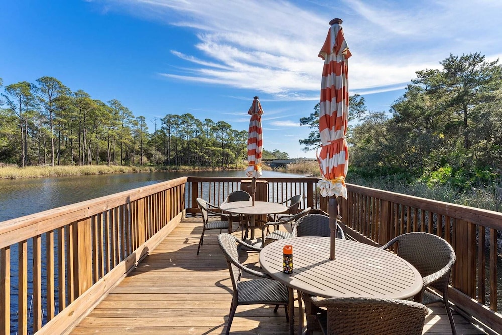 Salty Air & Blue Mountain Flair 3BR Condo w/ Pool, Balcony & Beach Access!