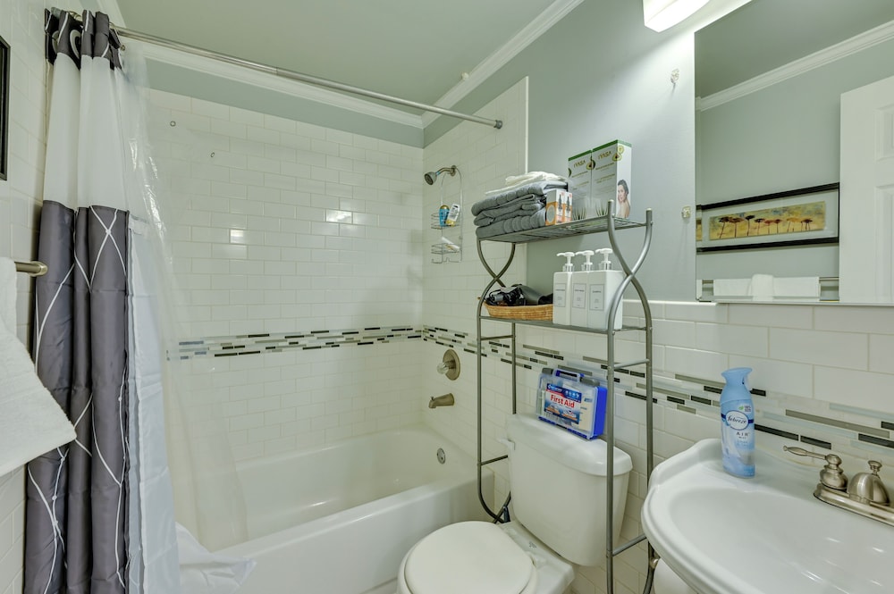 Walk to SFA Campus: Pet-friendly Nacogdoches Condo