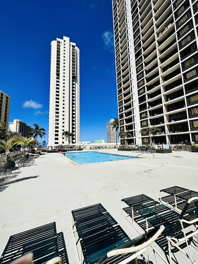 Waikiki Banyan-Free Parking-Free WI-FI: recepcion & lobby photo