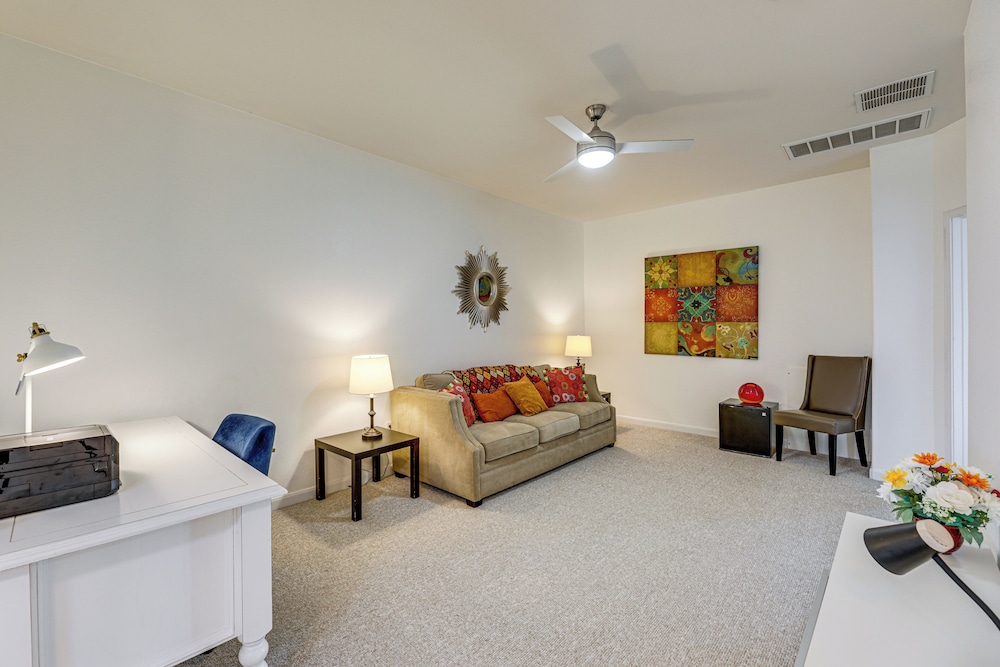 5 Mi to Lake Travis: Pet-friendly Home w/ Yard!