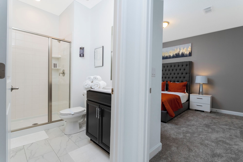 Gorgeous 4 Bd w Pool Close to Disney Storey Lake 2963 view 3