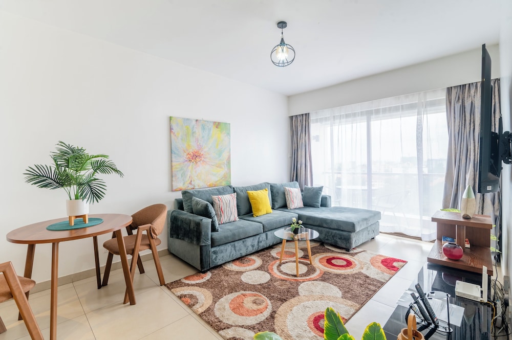 Astoria 1 BR with Gym &Pool In Lavington