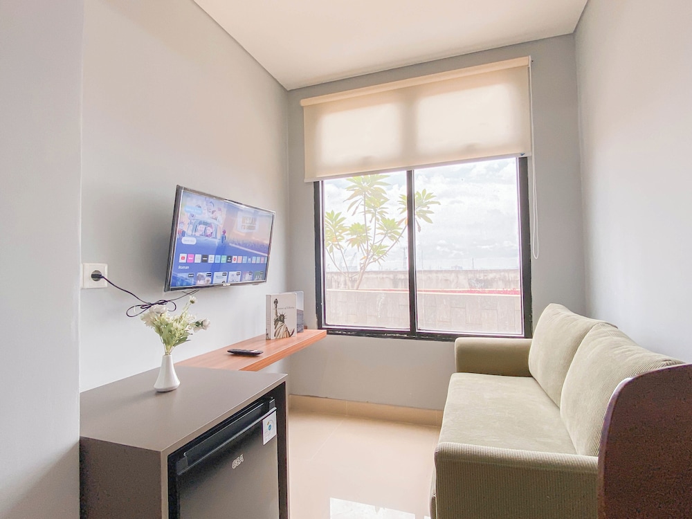 Minimalist and Cozy Living 2BR Pollux Chadstone Apartment
