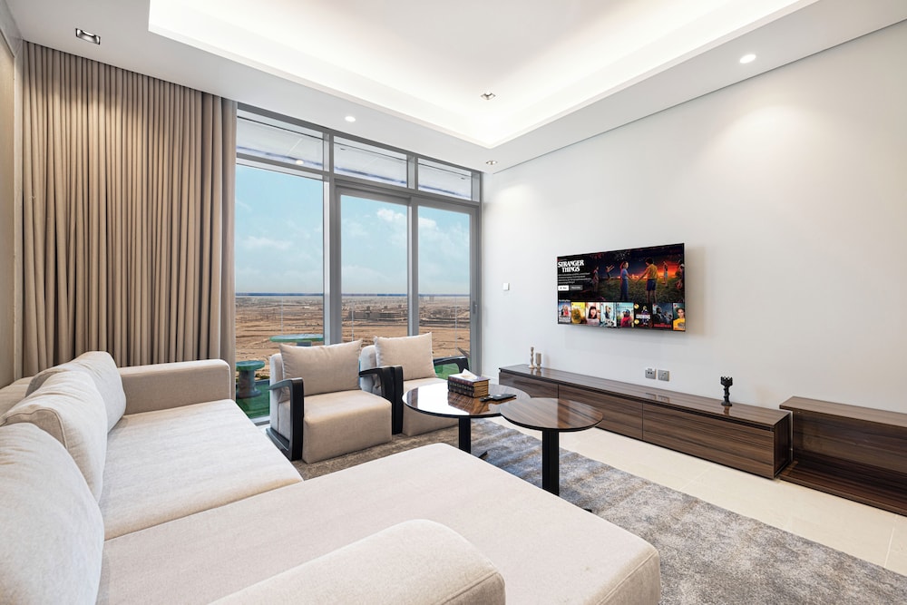 Nobles Suites by Hostiva - City View