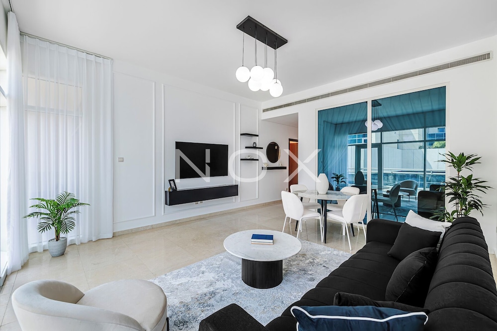 2BR 908 Bay Square B13