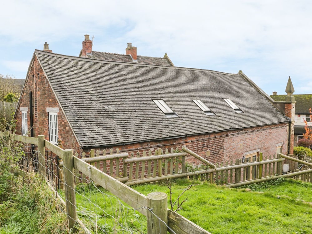 Stoke-on-trent Vacations - The Old Temperance Hall - Property Image 4