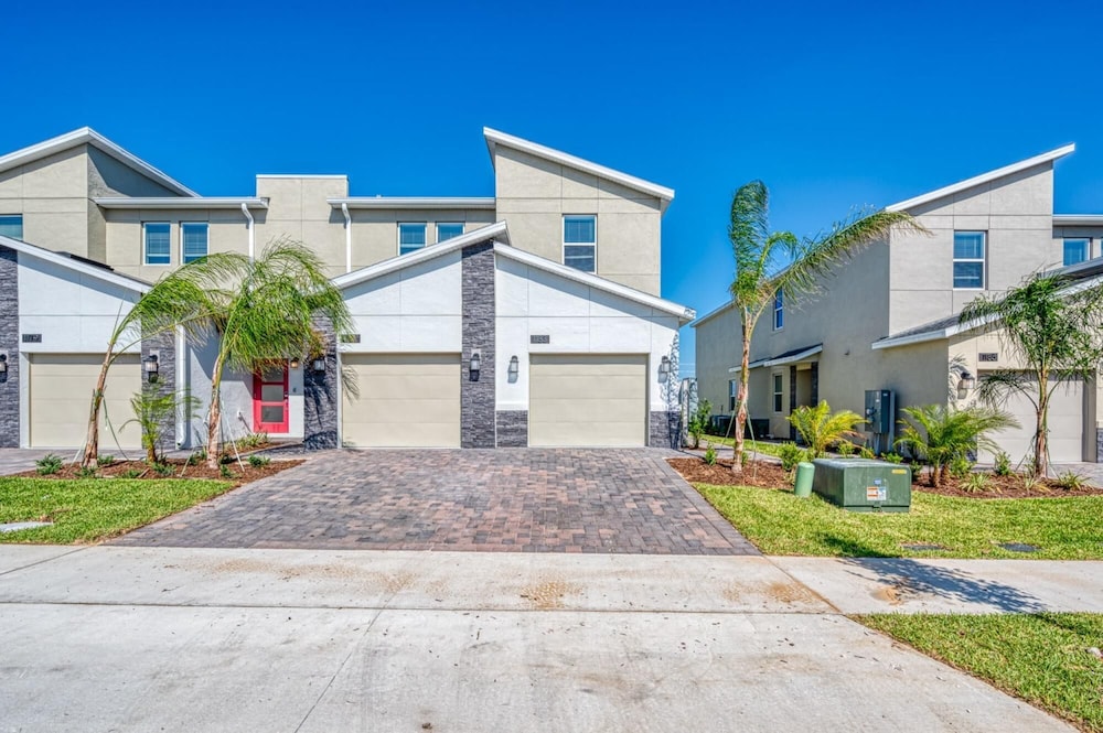 Elegant and Modern Home Near Disney - Image 5