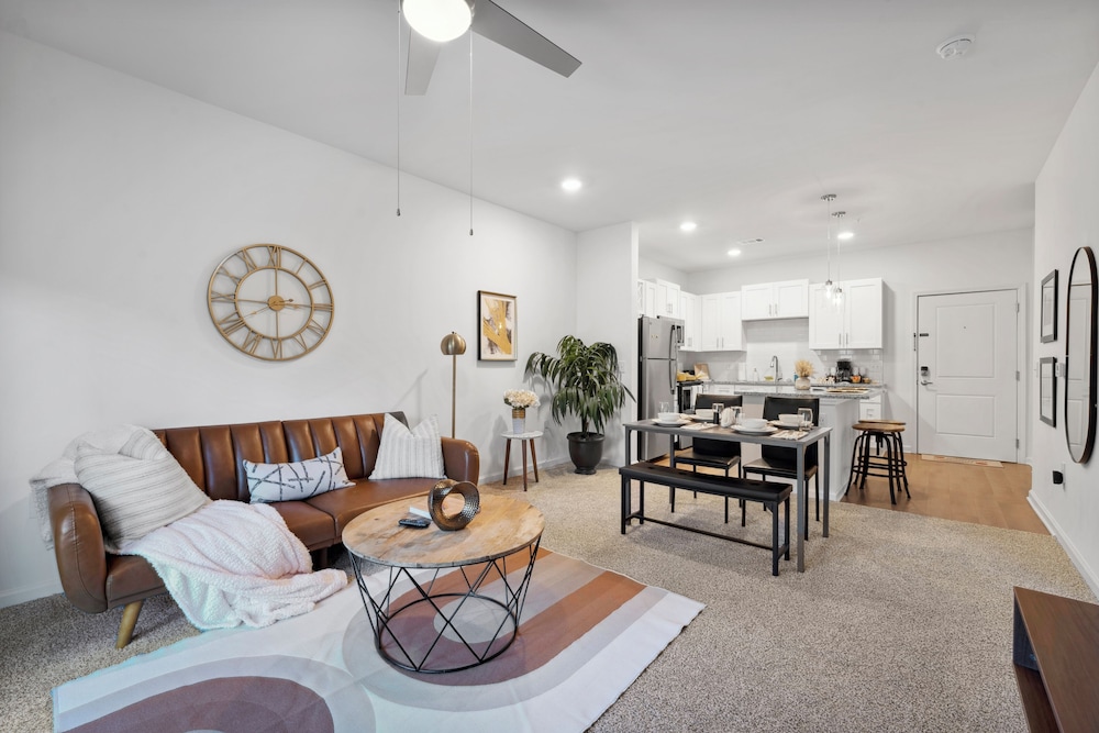 Luxurious Apartments - Pool Gym Bikes