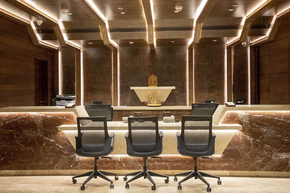 Lobby & Reception