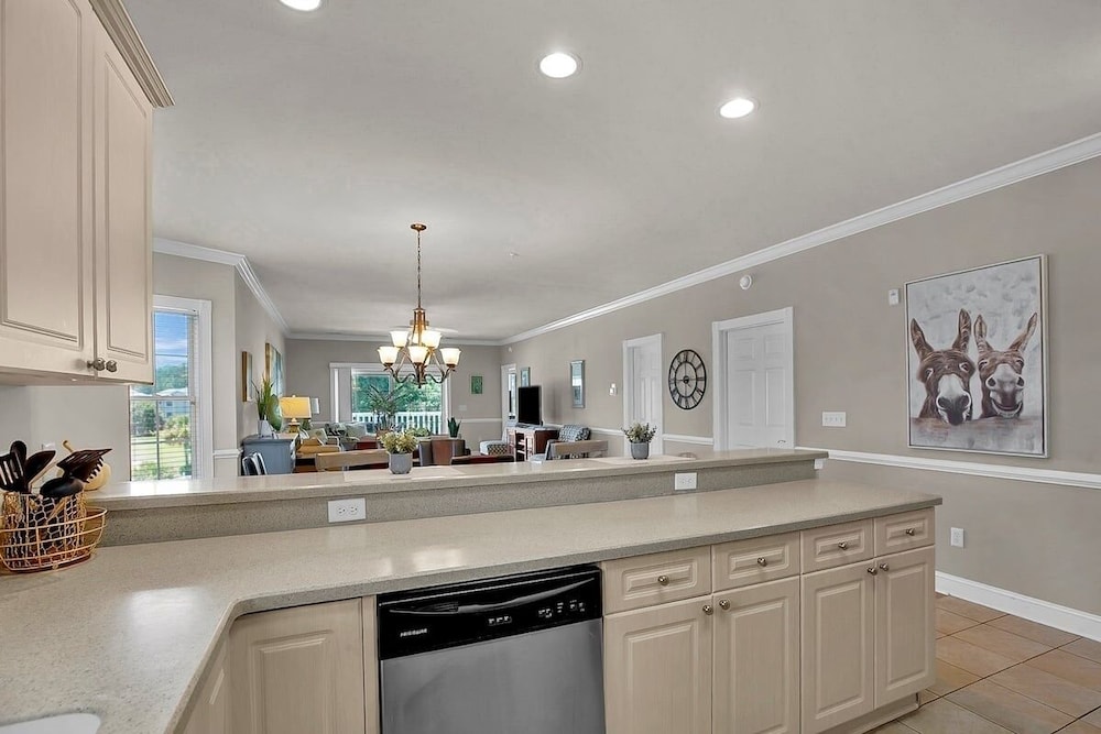 Magnolia Pointe Luster Leaf 4890-301 3 Bedroom Condo