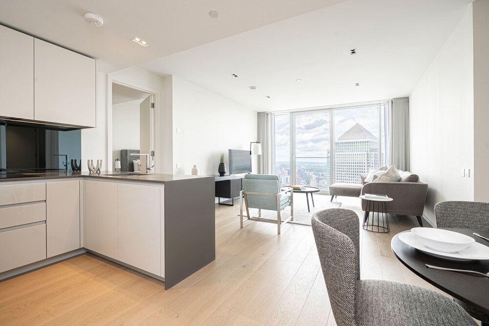 Fabulous Two-bedroom Apartment Next to the River