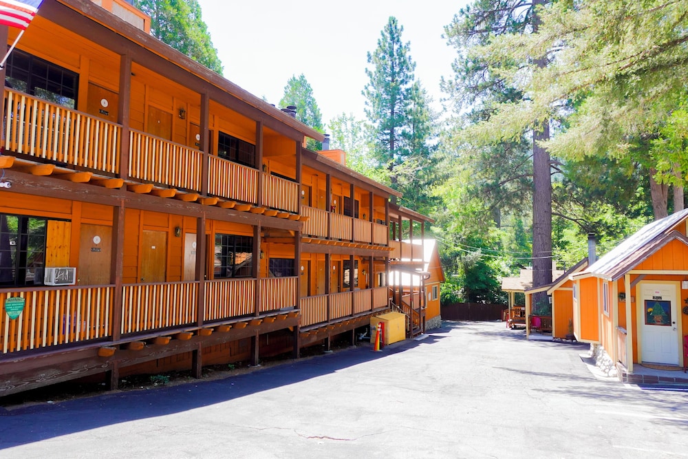 Sleepy Hollow Cabins and Hotel