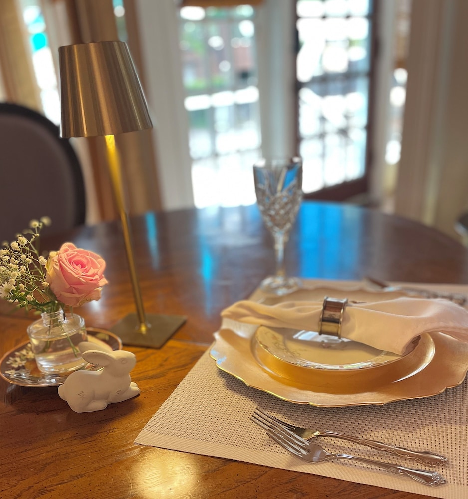 Chesnut Cottage Inn
