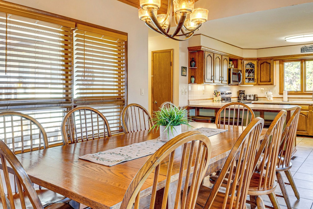 Smoky Mtn Views: Spacious Home Near Nat'l Park!