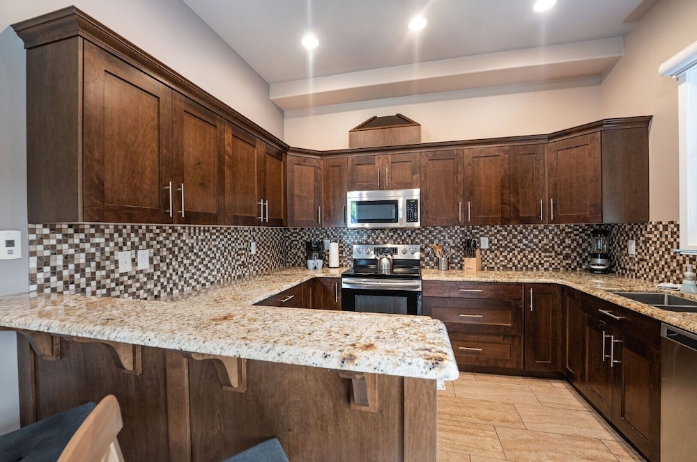 Aspen Lodge by Revelstoke Vacations-2
