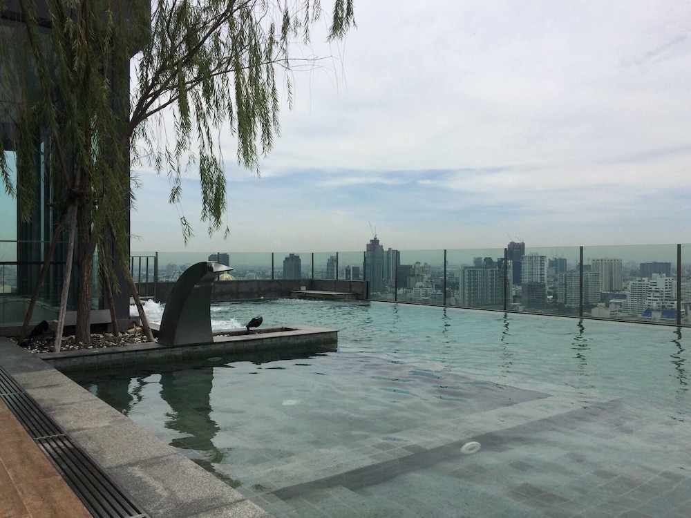 Free Airport Pick Up Rooftop Pool Jacuzzi Gym BTS Emqartier Shopping Mall