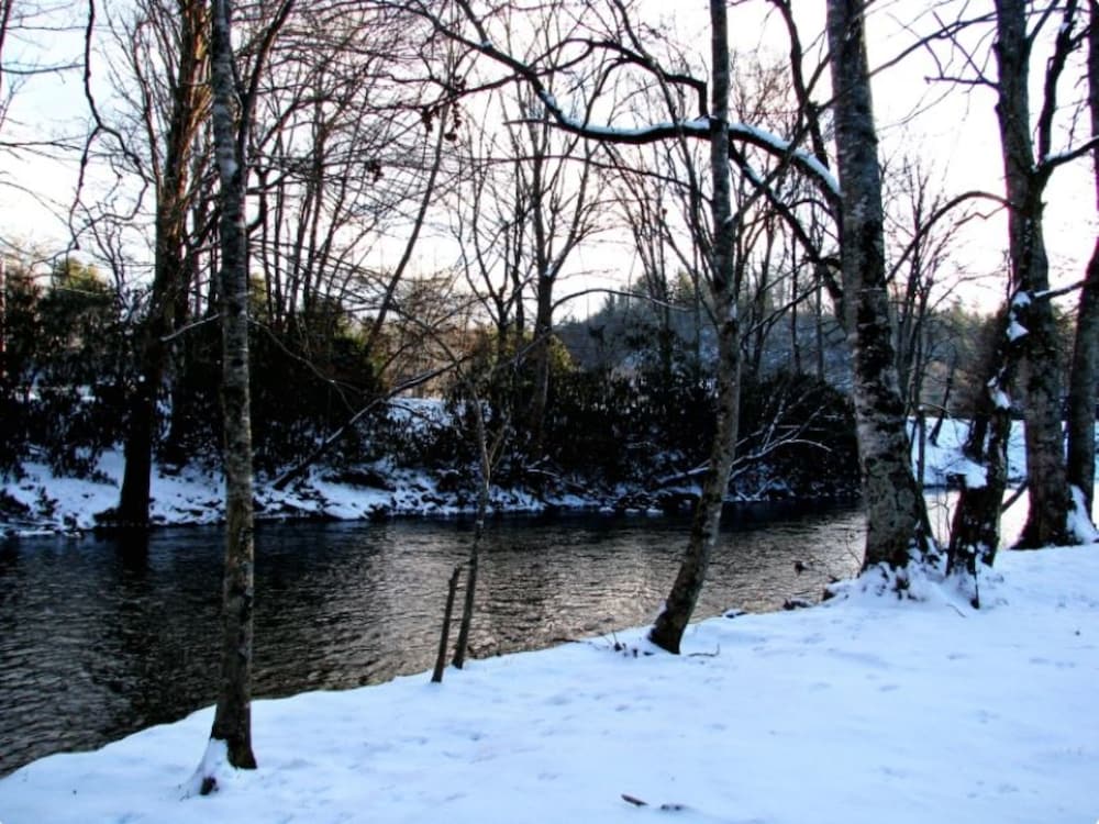 Linville River Log Cabins
