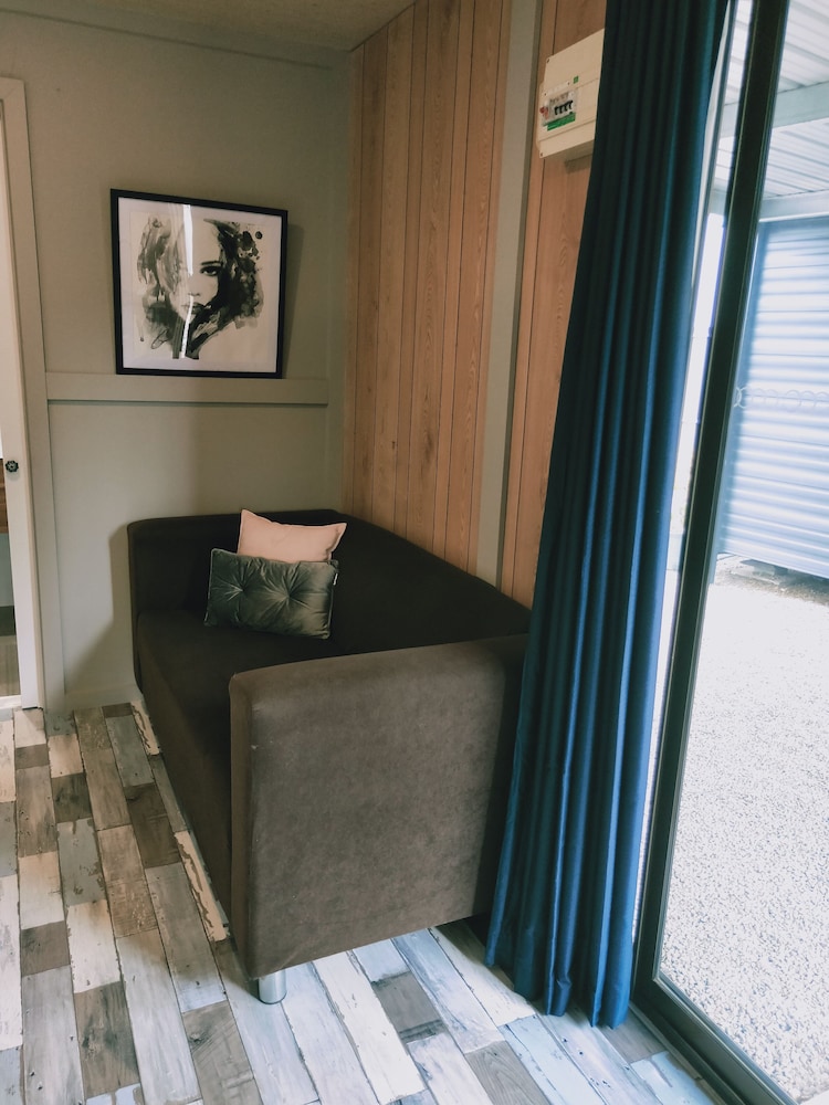 Oval Motel