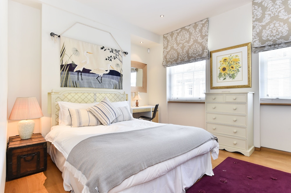JOIVY Elegant 3 Bed Apt With Rooftop Terrace In Pimlico