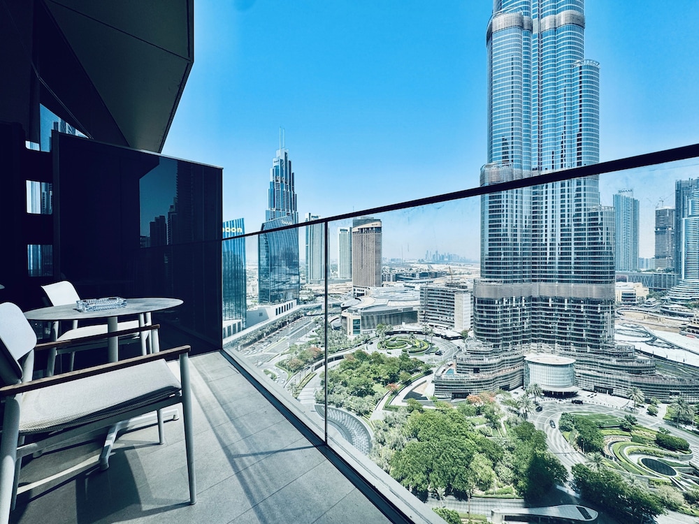 Venduras Skyline 3BR at Address Opera