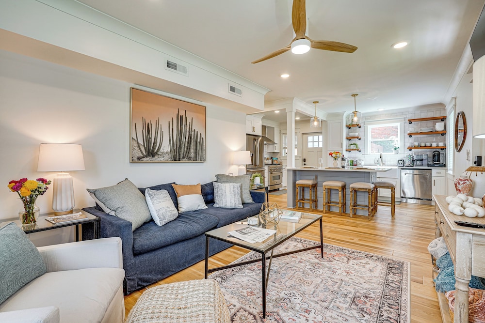 Dtwn Retreat w/ Game Room! Walk to Hampton Park