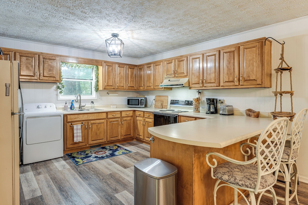 Hiwassee River Gem w/ Huge Decks: Great for Groups