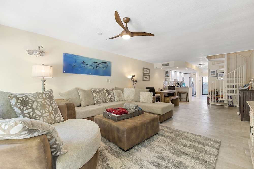 Executive Bay Club