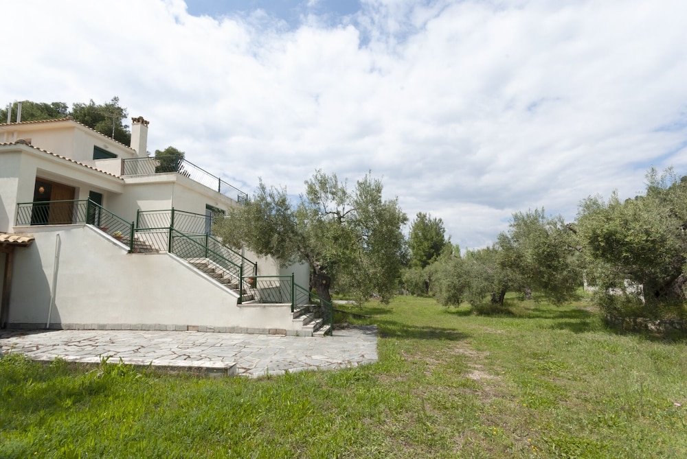 Vetas Vintage Villa by Rentalspro - Akti Elia