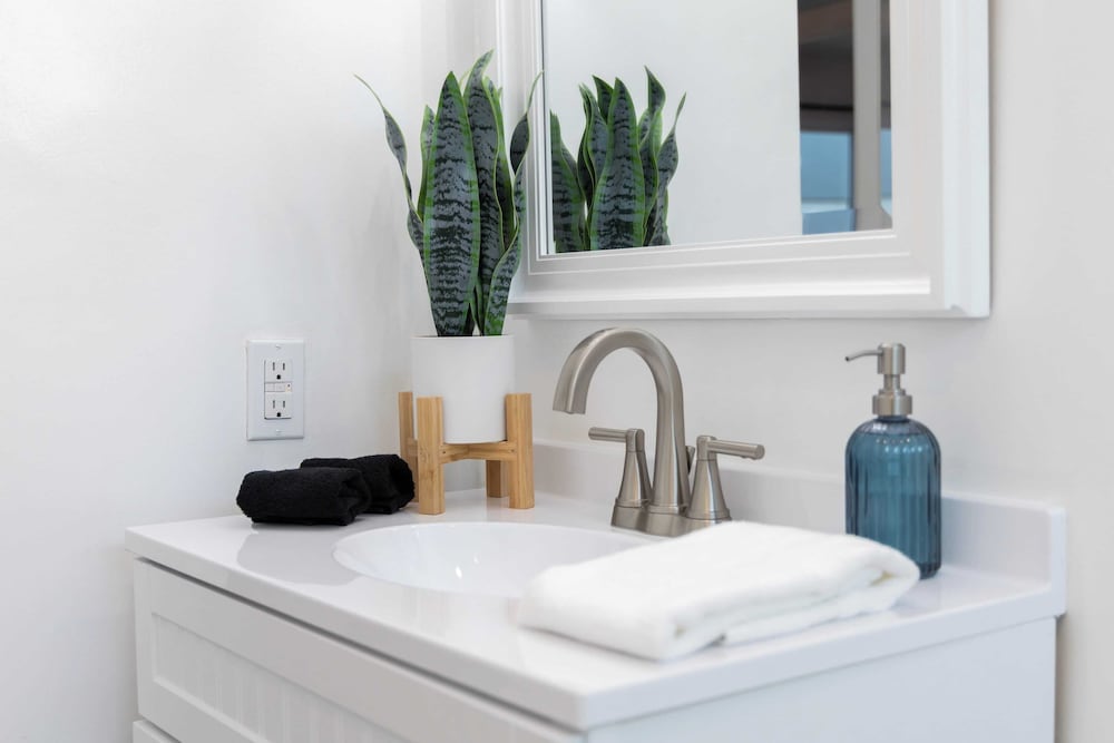 Coastal-chic Newport Stay Steps to the Beach, Dining & Boardwalk Optional Add-on Unit