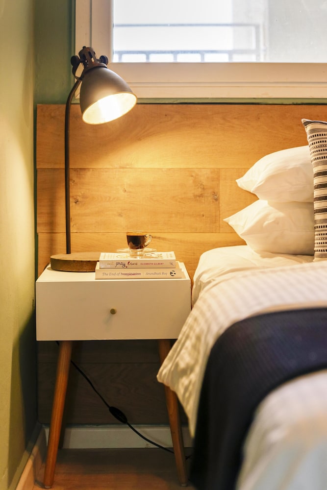 New - Trendy One Bedroom Apt, Most Popular Area view 5