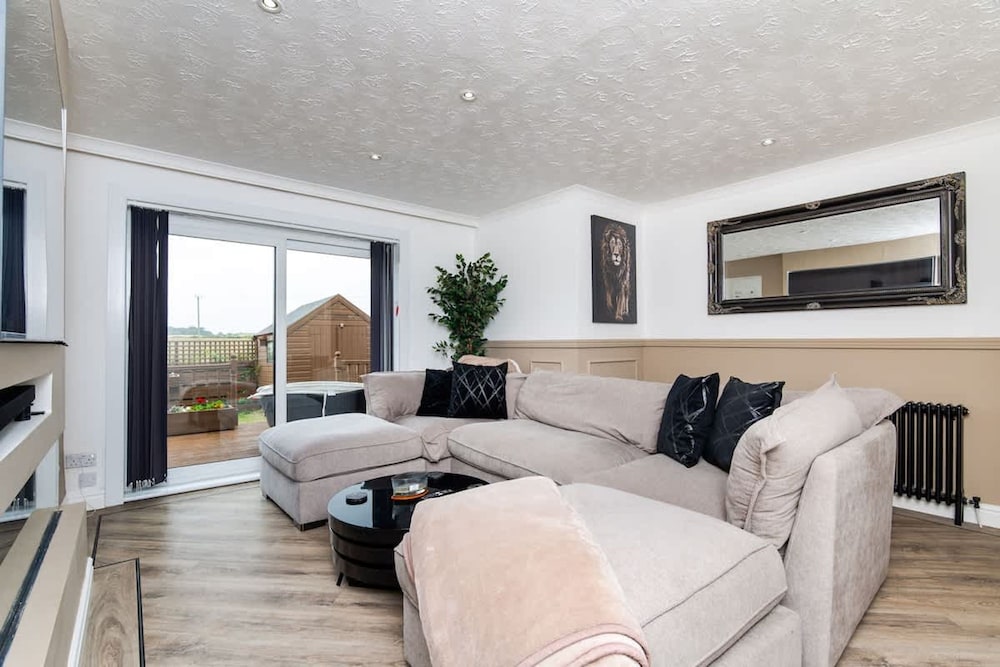 2 Bedroom House-free Parking