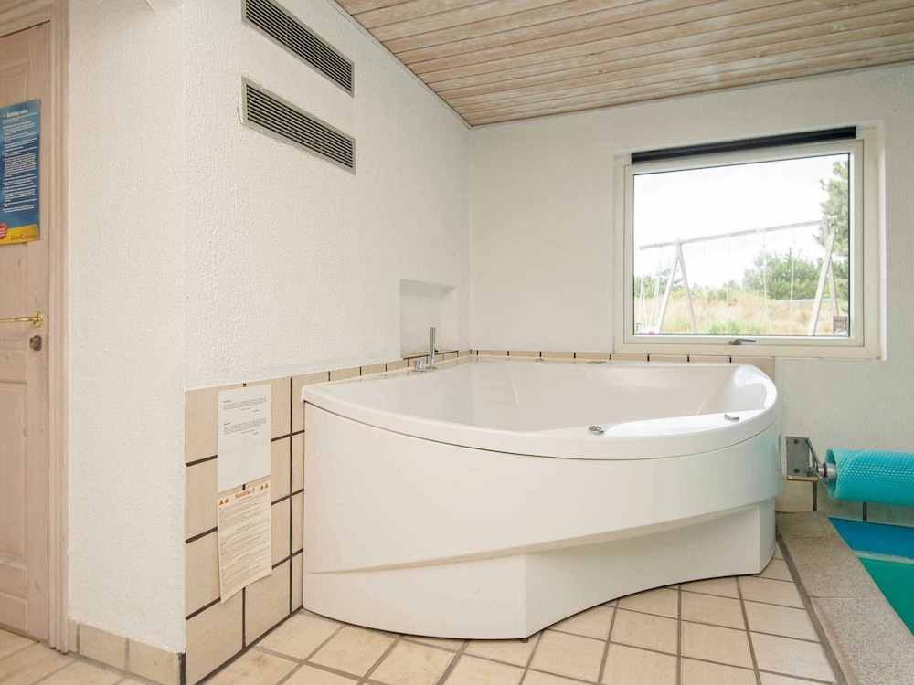 9 Person Holiday Home in Blavand view 4