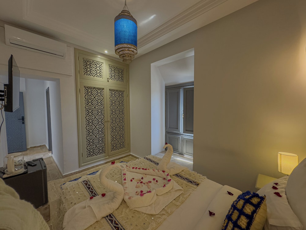 Riad Tonaroz Gold