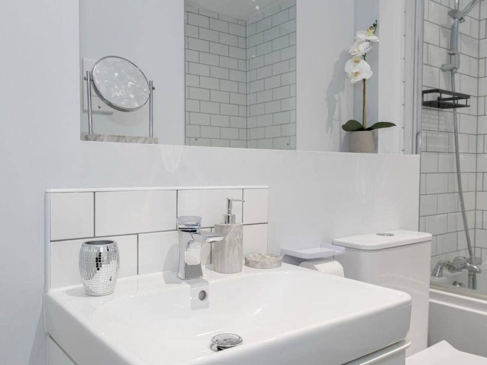 2br-sleeps4-citycentre-parking-rooftop