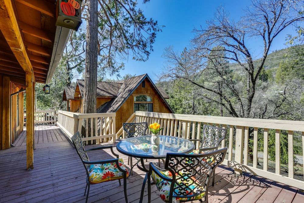 9 Mi to Bass Lake: Cabin w/ Fire Pit in Wishon! view 5