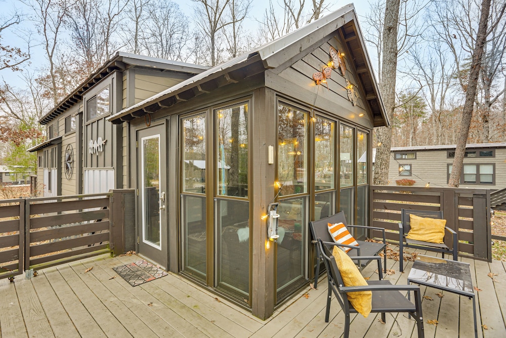 On-site Trails + Furnished Deck: Monteagle Escape!
