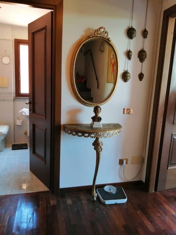 Villa Sleeps 6 With Garden and Gym