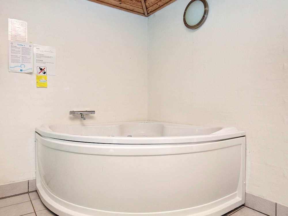 Spacious Holiday Home in Vestervig near Nissum Bredning view 5