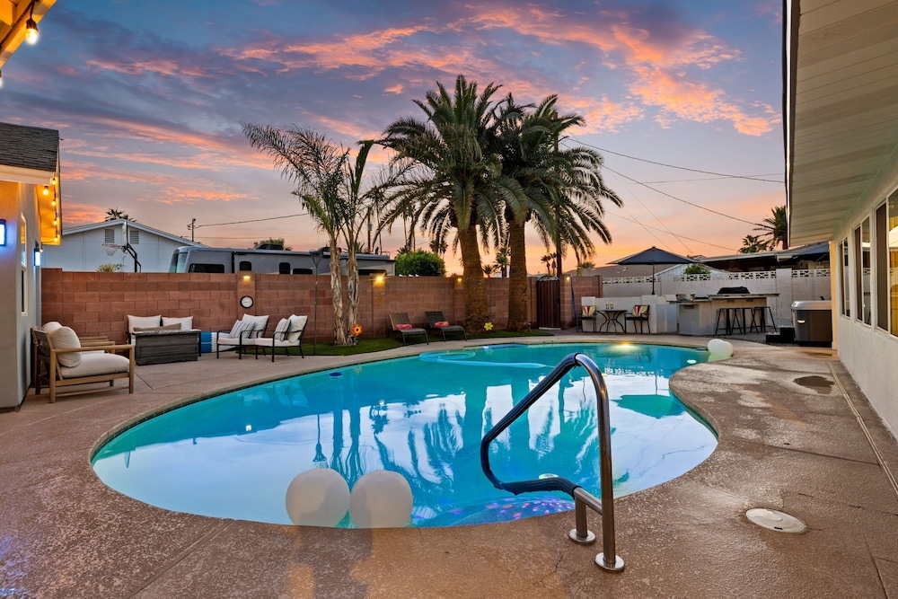 Desert Oasis Retreat Pool Spa Gameroom