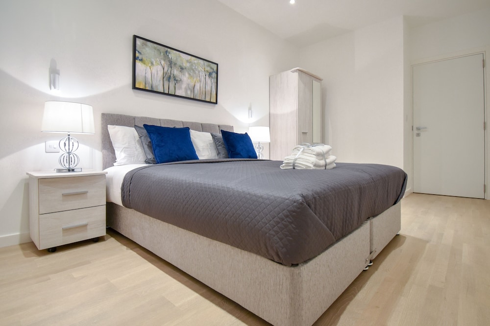 Silbury MK City Apartment With Parking view 4