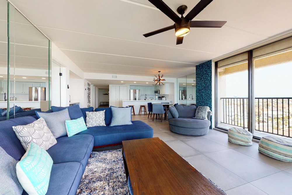 Corner 3BR w/ Wraparound Balcony & Gulf Views