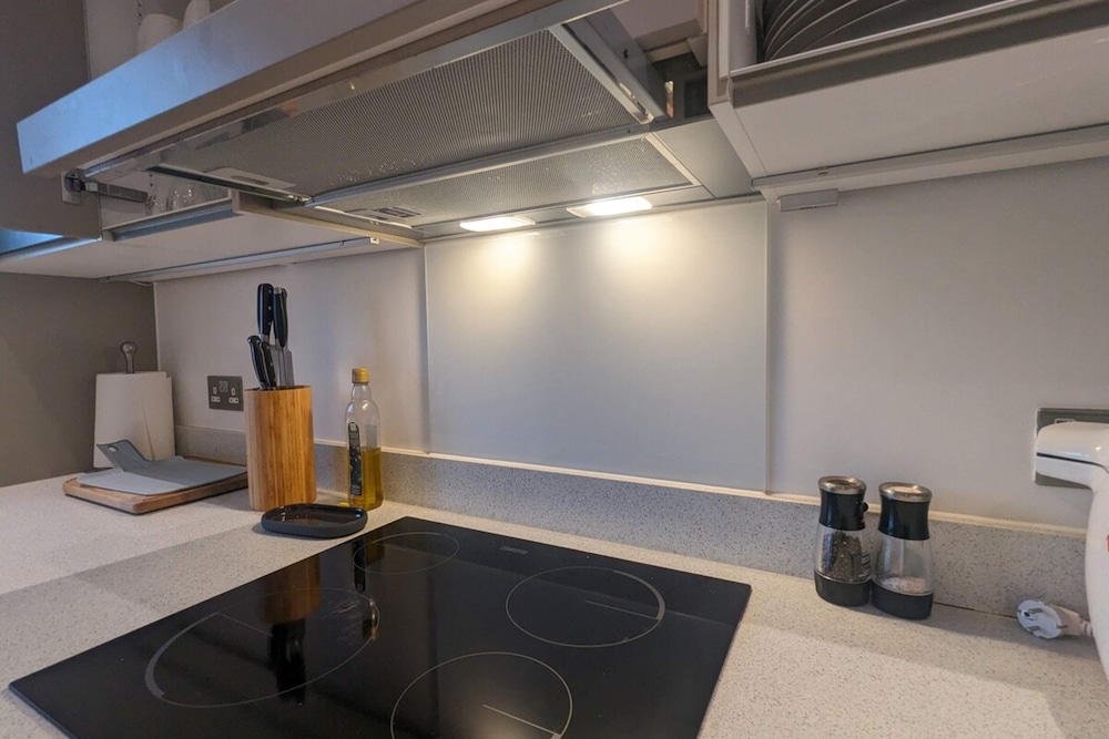 Adelphi Townhouse Contemporary 2 Bed 1 Bath 1 WC view 5