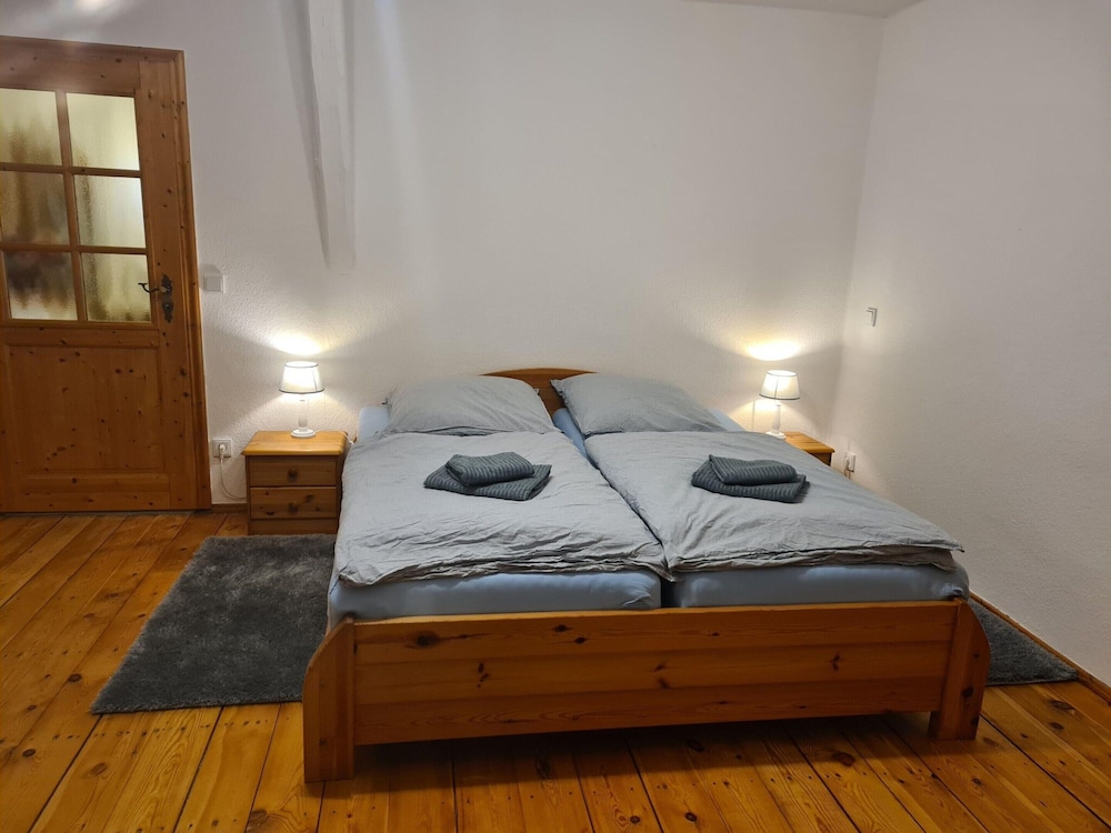Retreat With Garden & Family Amenities