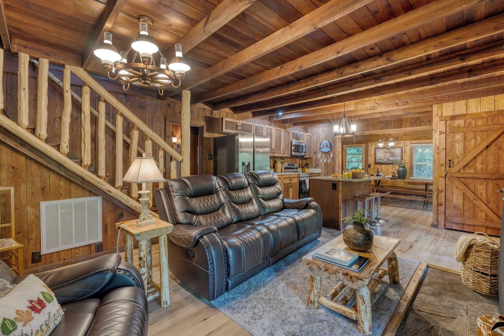 Riverwood Gatlinburg/pigeon Forge Cabin w/ River Views