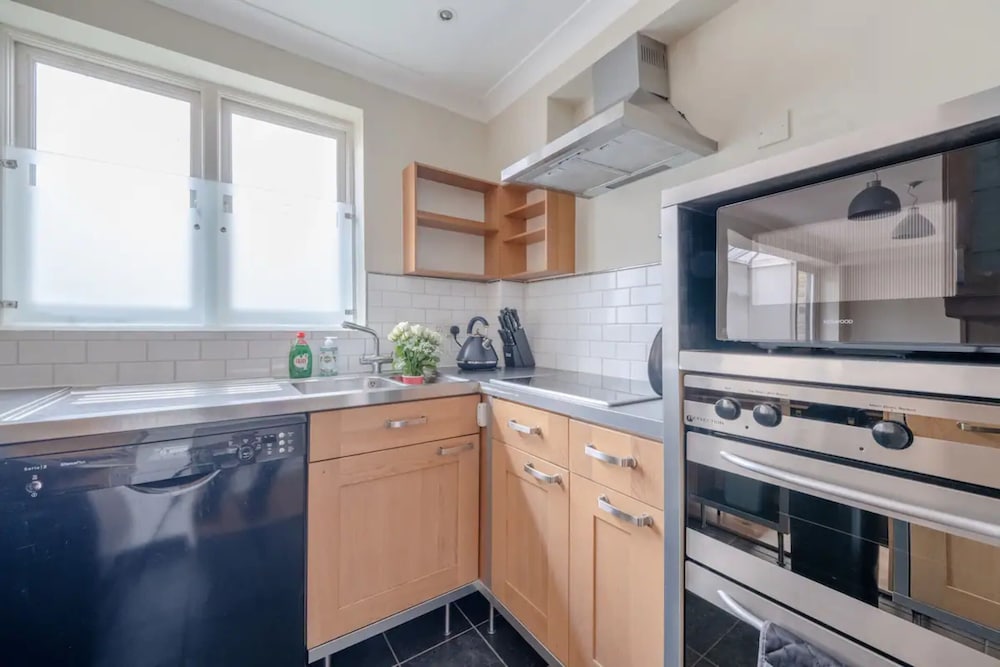 Lovely 1 Bedroom With Patio - 10 Mins From Hyde Park