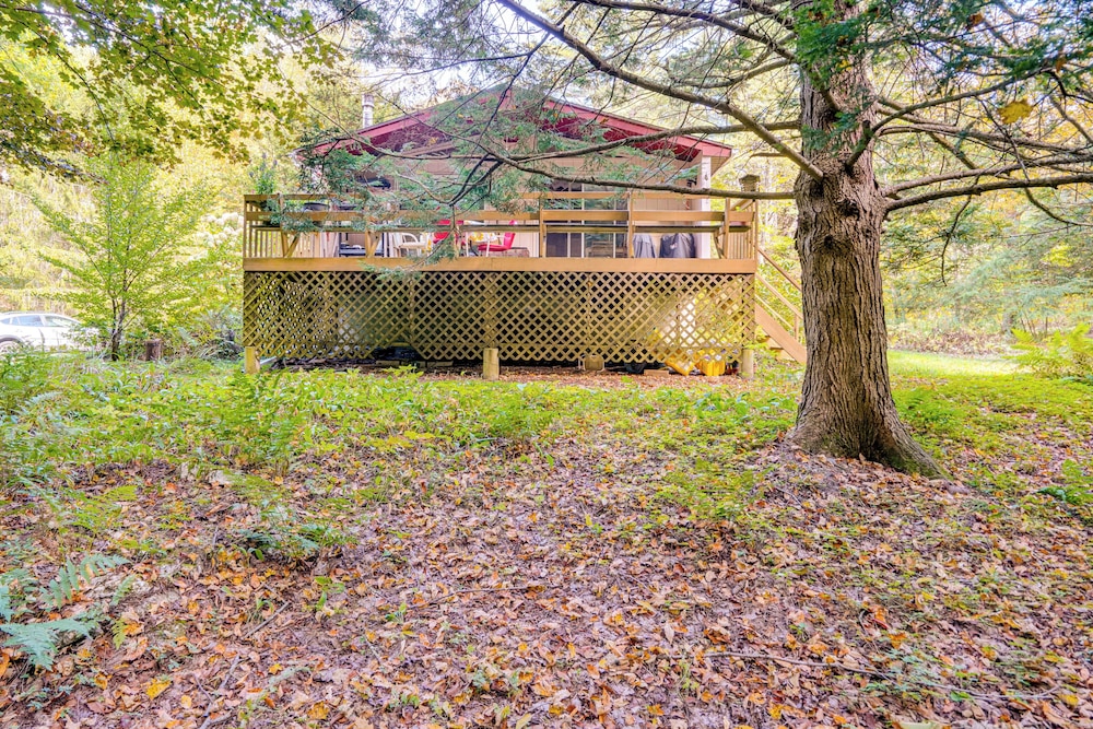 Quiet All-season Creekside Escape in Upstate!
