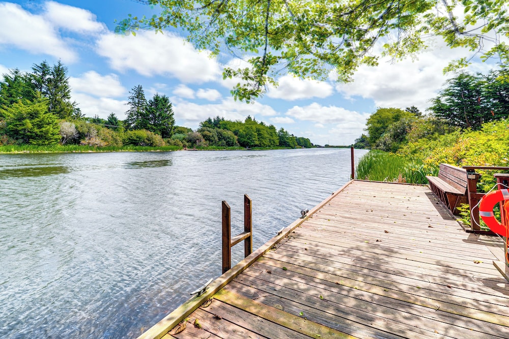 23-mile Canal On-site: Condo in Ocean Shores!