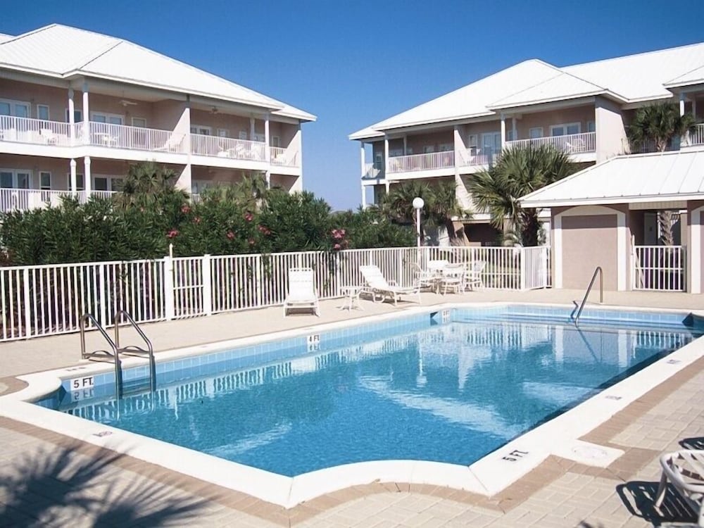 Pavilion Palms #103b
