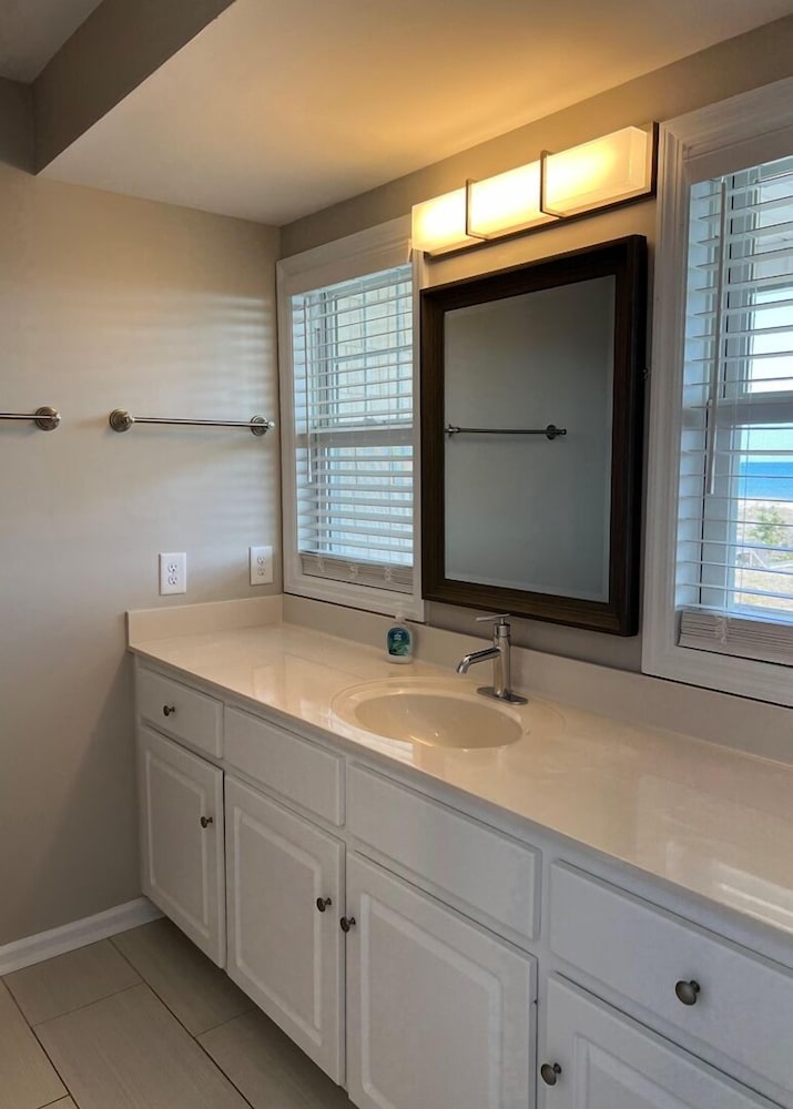 Fins / 1295 Ocean Blvd West 10 Bedroom Home