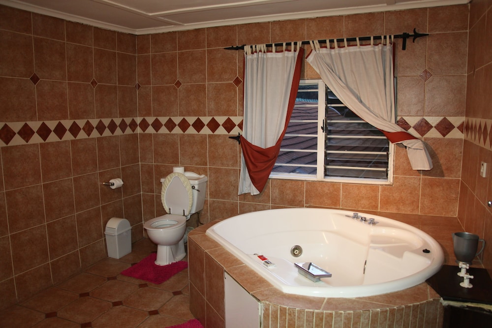 Africanza Lodge and Restaurant